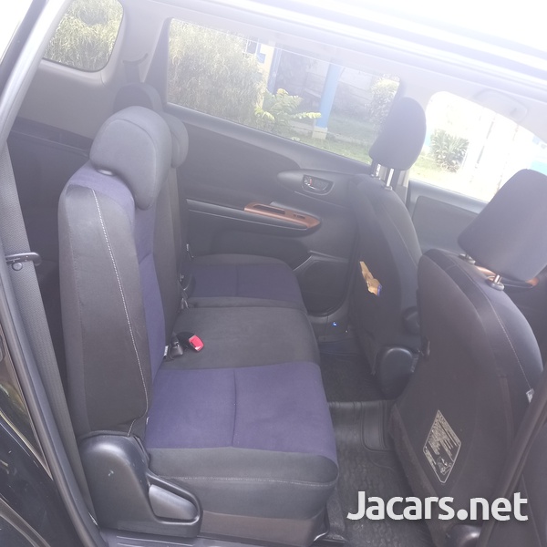 Toyota Wish 1,8L 2012-6