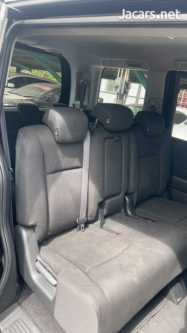 Honda Stepwgn Spada 2,0L 2013-6