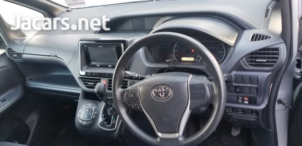 2016 Toyota Voxy-2