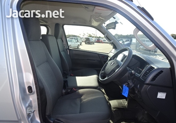 Toyota Regius 1,9L 2016-9