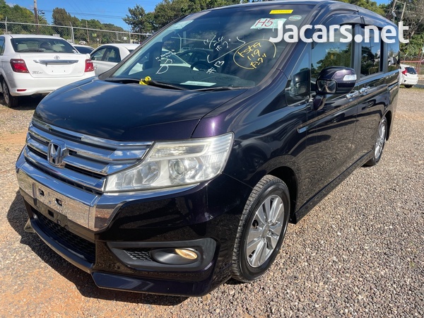 Honda Stepwgn Spada 2,0L 2013-1