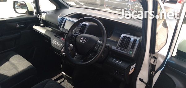 Honda Stepwgn 2,0L 2012-8
