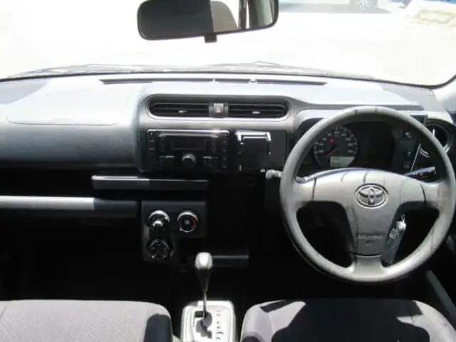 Toyota Probox 1,3L 2021, Saint Catherine - 10