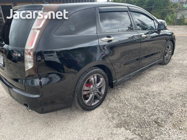 Honda Stream 1,8L 2013-4