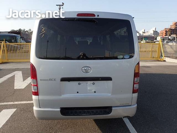 Toyota Hiace 2,0L 2012-4