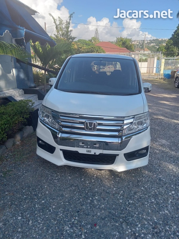 Honda Stepwgn 2,0L 2013-3
