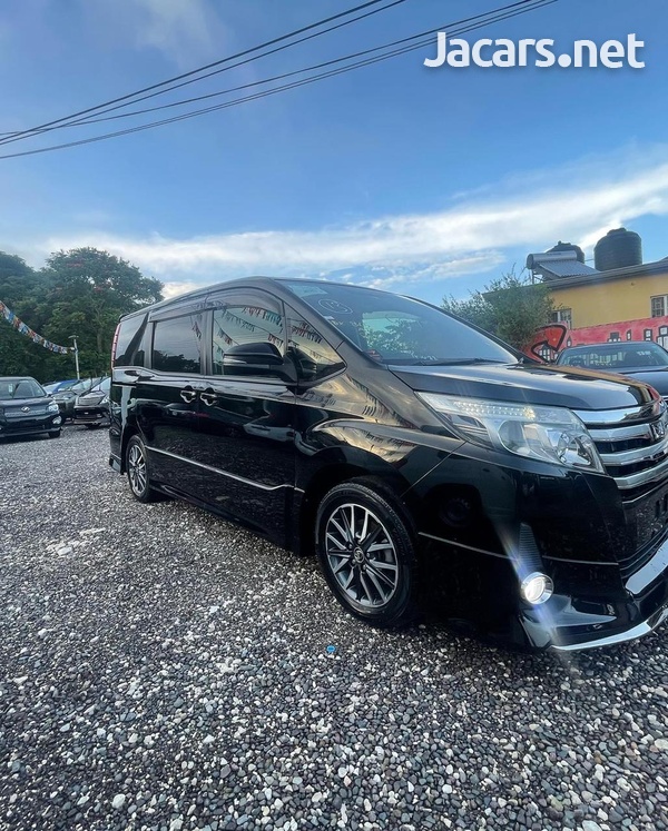 Toyota Noah 2,0L 2014-12