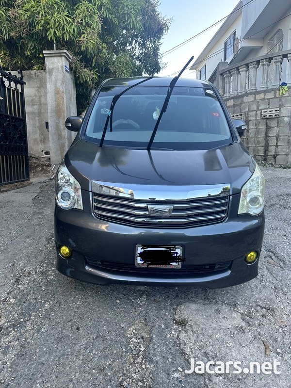 Toyota Noah 1,8L 2011-1