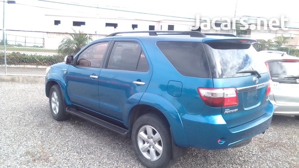 Toyota Fortuner 2,7L 2011-7