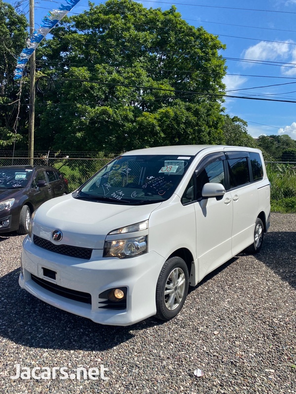 Toyota Voxy 2,0L 2013-3