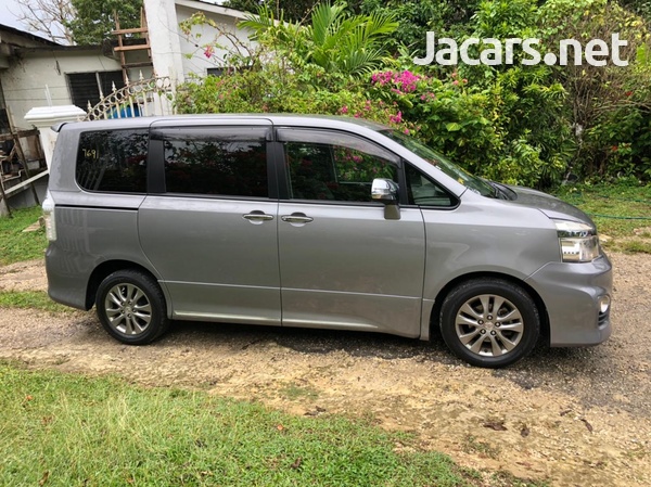 Toyota Voxy 2,0L 2013-2
