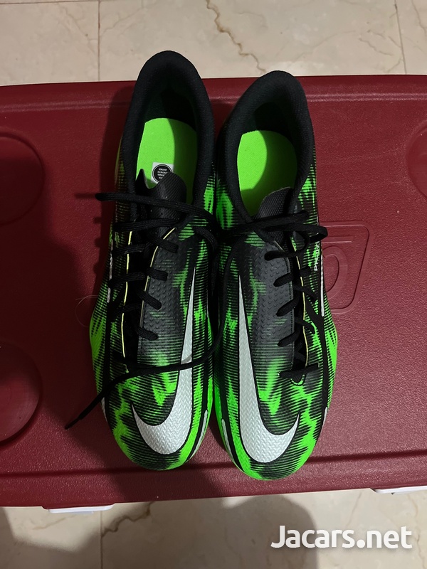 Nike Phantom Football Shoes-3