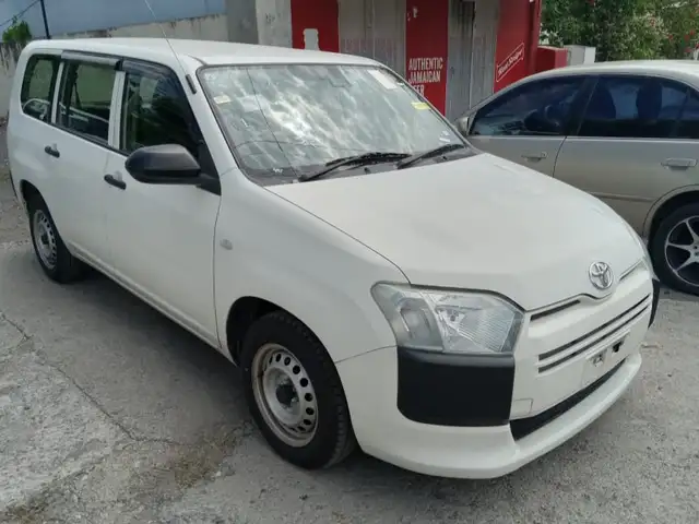 Toyota Probox 1,3L 2021, Saint Catherine - 3