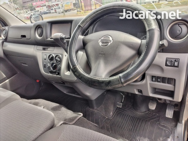 Nissan Caravan 2,5L 2016-3