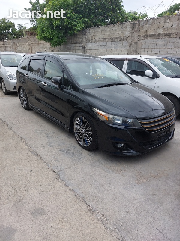 Honda Stream 2,0L 2013-1