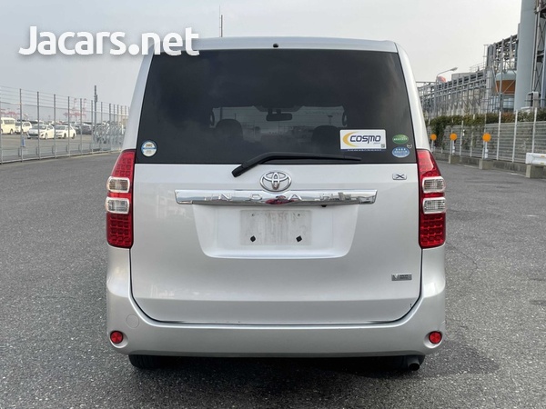 Toyota Noah 2,0L 2013-2