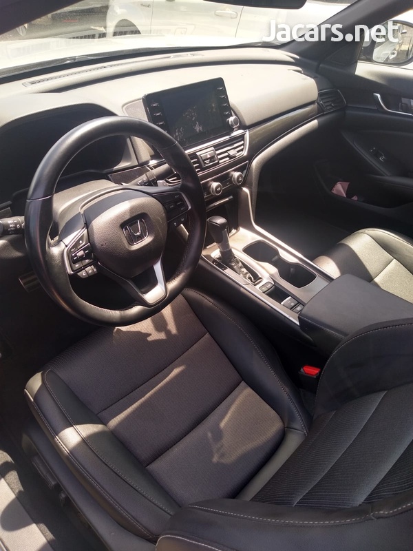 Honda Accord 1,5L 2020-5