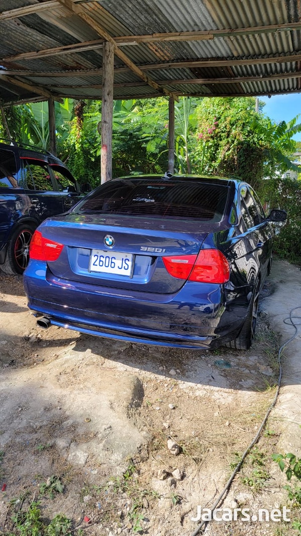BMW 3-Series 1,9L 2010-9