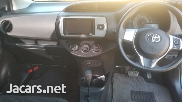 Toyota Vitz 1,3L 2014-8
