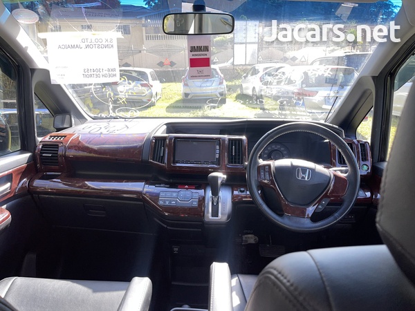 Honda Stepwgn Spada 2,0L 2013-7