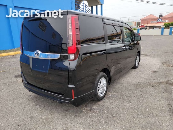 Toyota Noah 2,0L 2014-3