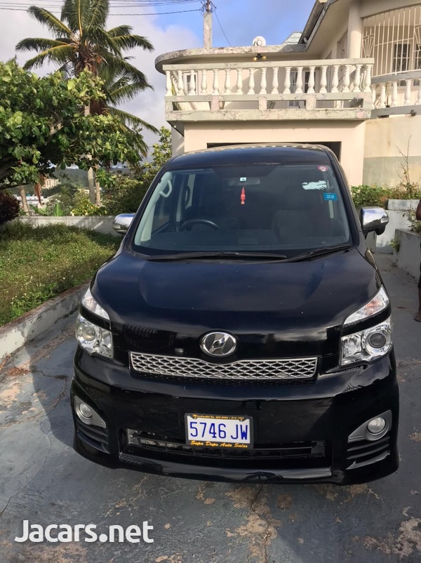 Toyota Voxy 2,0L 2011-1