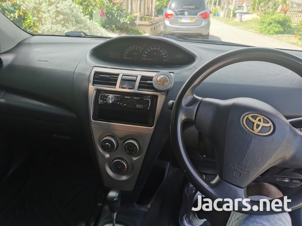 Toyota Yaris 1,6L 2010-6