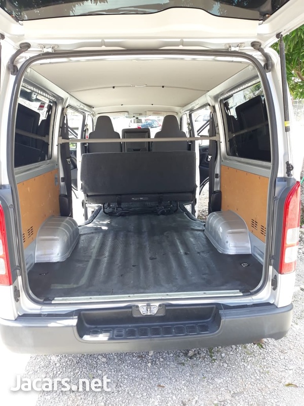 Toyota Hiace 2,5L 2015-5