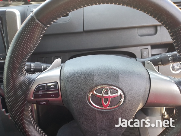 Toyota Voxy 2,0L 2013