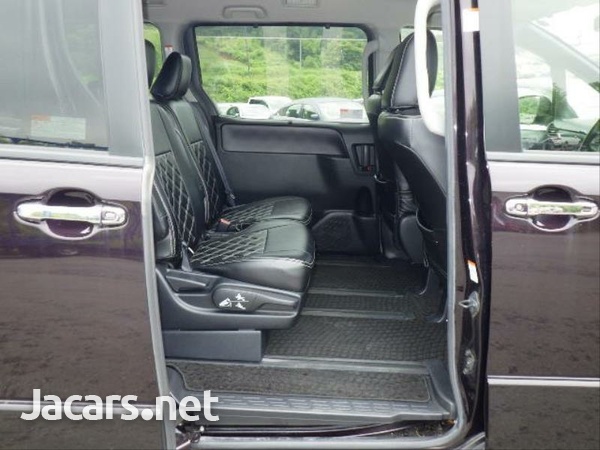 Toyota Voxy 2,0L 2014-4