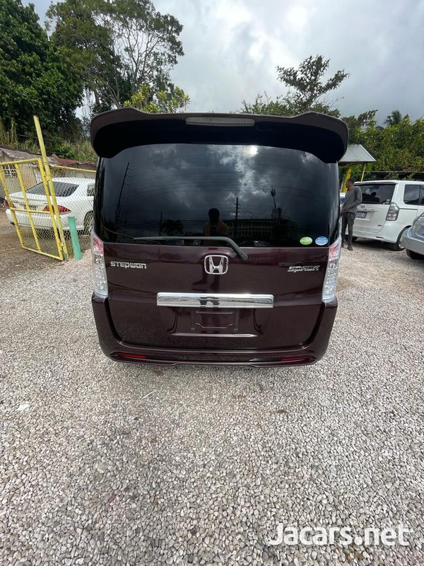 Honda Stepwgn Spada 2,0L 2010-4