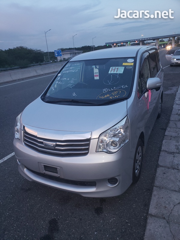 2013 Toyota Noah-5