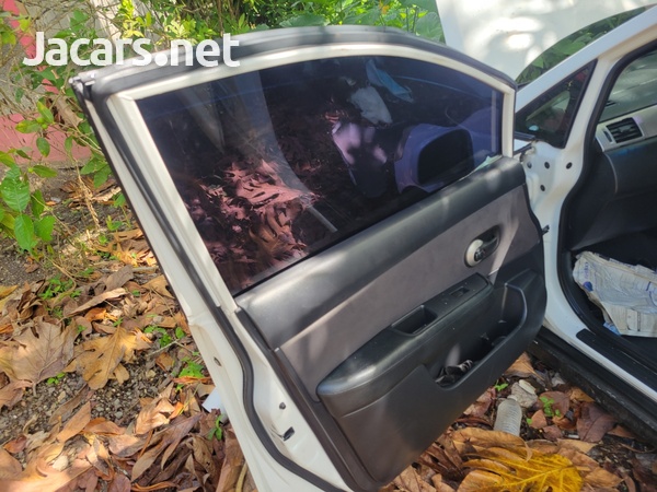 Nissan Tiida 1,8L 2011-9