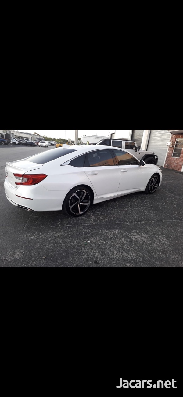 Honda Accord 2,0L 2020-1