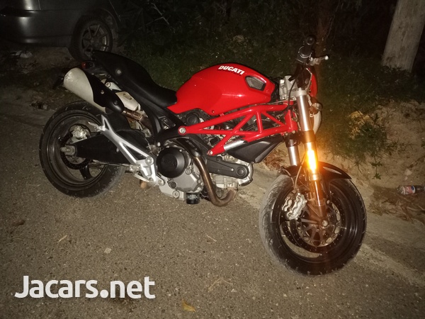 2012 Ducati Monster 696 in excellent condition-3