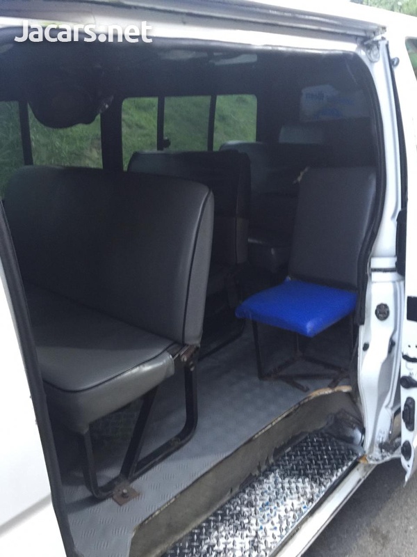Toyota Hiace 3,0L 2013-8