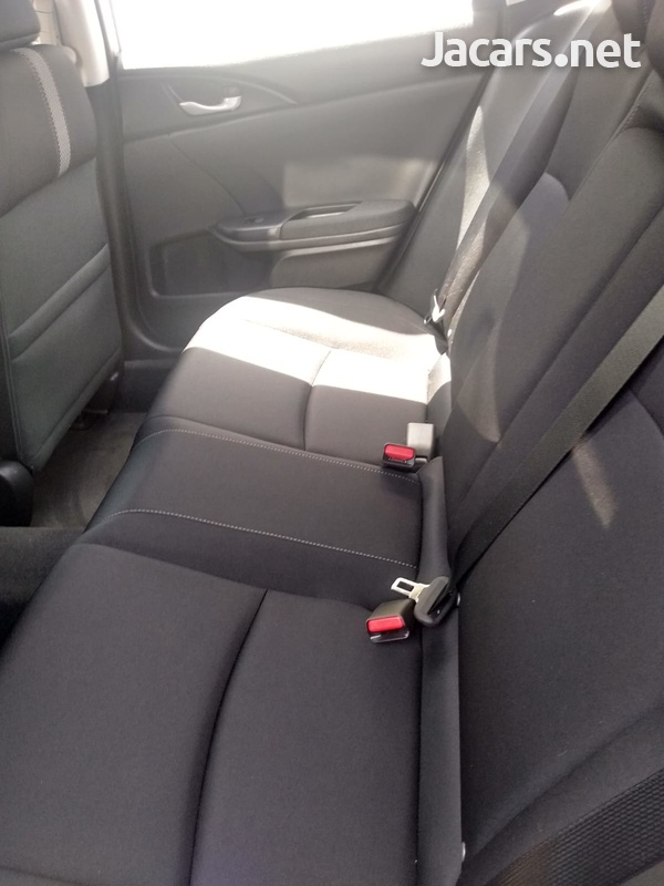 Honda Civic 1,5L 2021-4