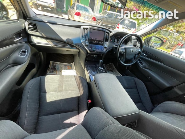 Toyota Crown 2,5L 2014-4