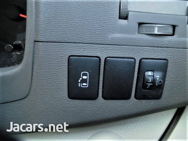 Toyota Isis 1,8L 2016-15