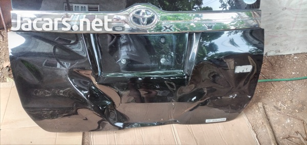 Damage 2014 Toyota Voxy trunk any reasonable offers will be accepted-3