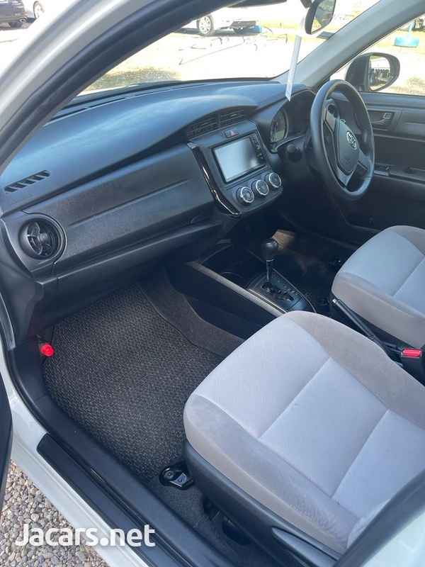 Toyota Axio 1,5L 2017-9