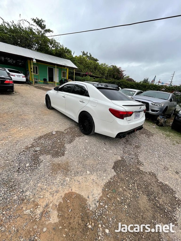 Toyota Mark X 2,5L 2013-4