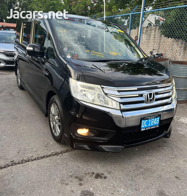 Honda Stepwgn Spada 2,0L 2013-3