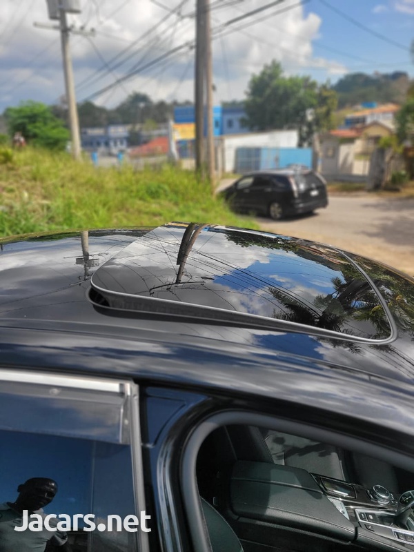 BMW 5-Series 2,5L 2014-6