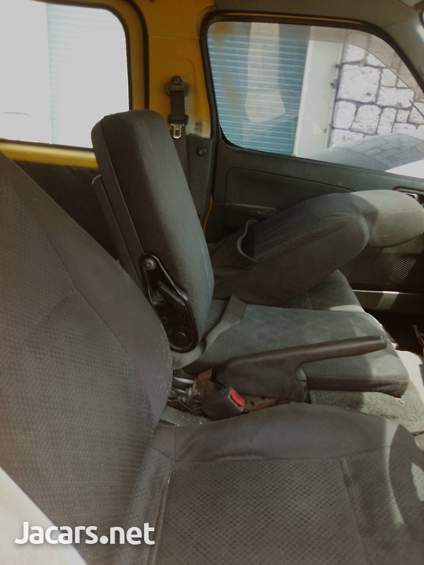 Nissan Caravan 2,0L 2012-4