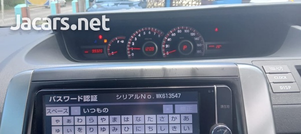Toyota Voxy 2,0L 2013-8