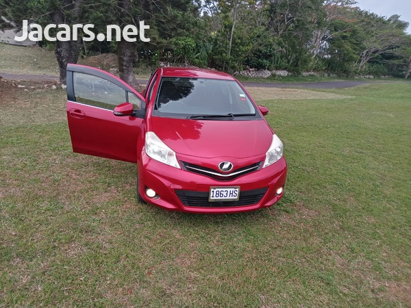 Toyota Vitz 1,3L 2013-3