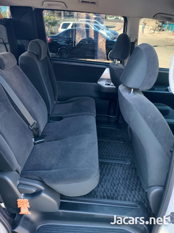 Toyota Noah 2,0L 2013-8