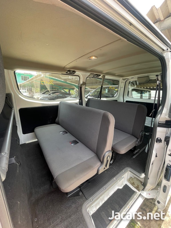 Nissan Caravan 2,0L 2014-3