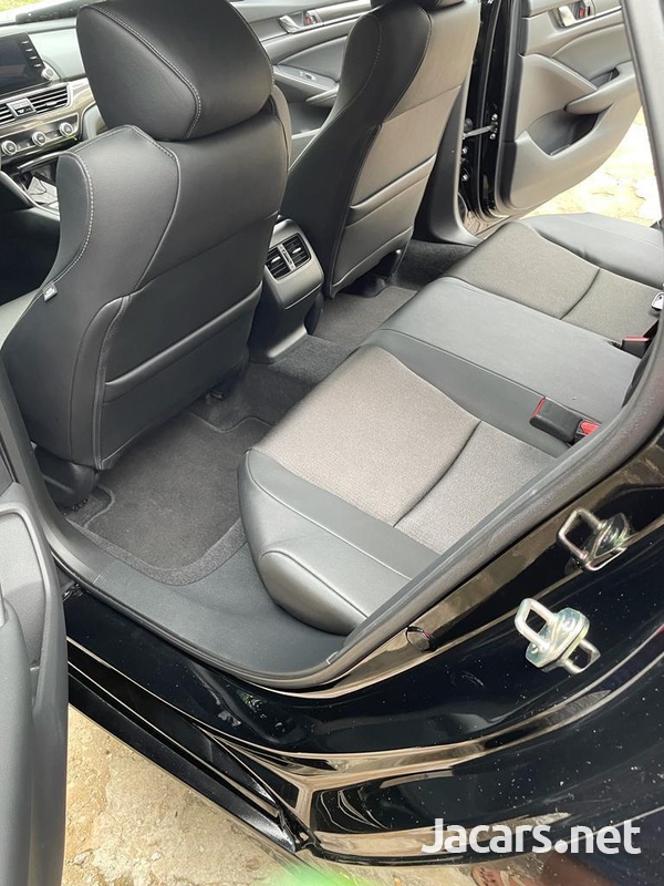 Honda Accord 1,5L 2020-12